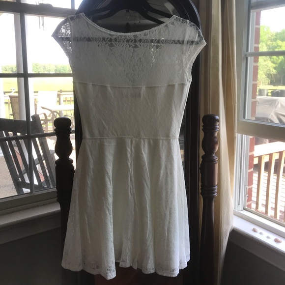 White Hollister sun dress - Picture 3 of 6